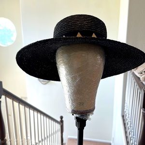 Gigi Pip straw hat with attached band